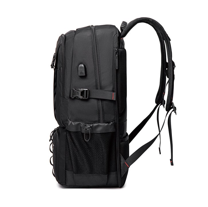 جولدن وولف GB00459 حقيبة ظهر كمبيوتر محمول مضادة للماء مع منفذ يو اس بي 17"- لون اسود — جولدين وولف - Image 3